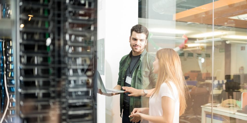 Sensores IoT en salas de servidores: alarmas proactivas con QBIT